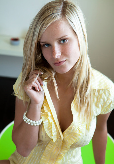 Miela A in Metart set Divertido