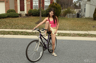 Shyla Jennings in Pro Cyclist from ALS Scan