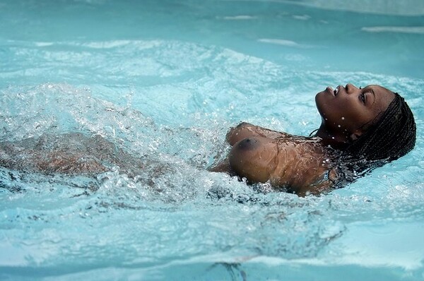 Busty naked ebony babe in the pool