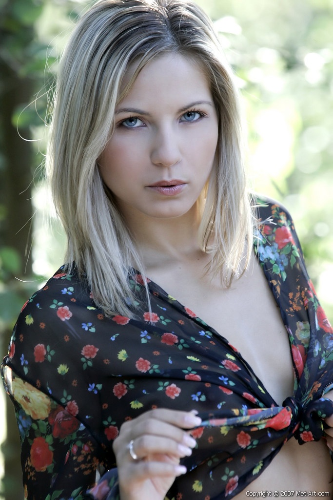Jenni A in Metart set Sinetika