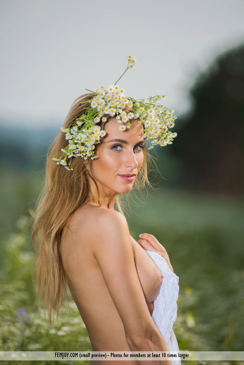 Rena in Femjoy set Pure