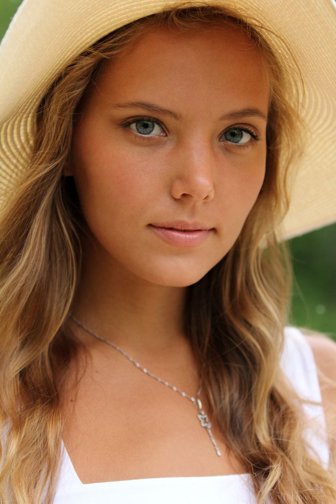 Mango A in Viv Thomas set Delightful
