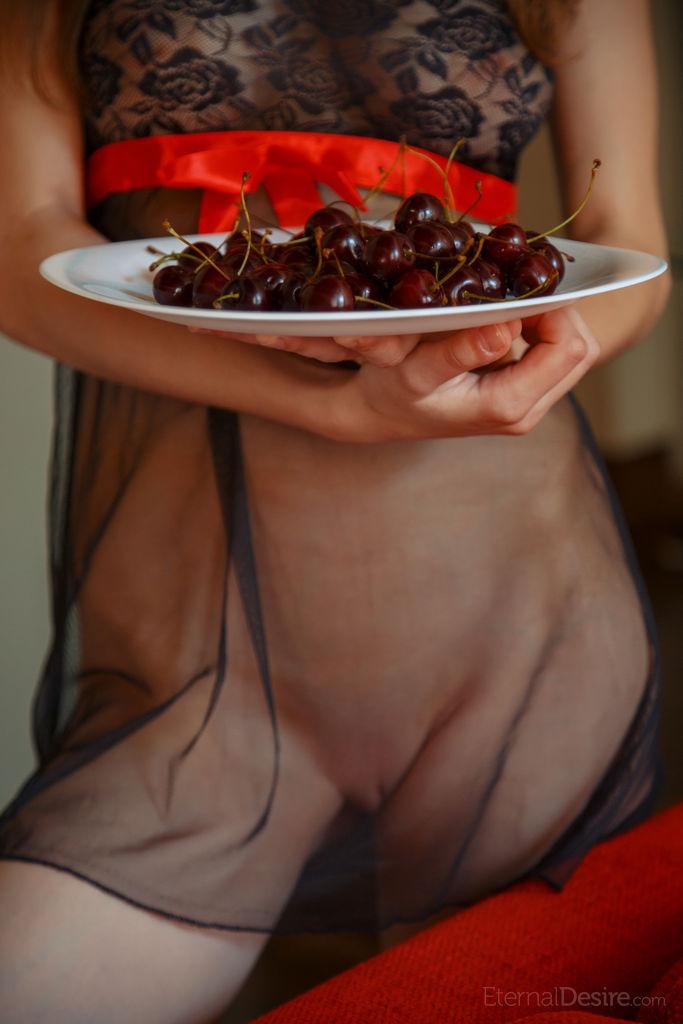 Mila in Eternal Desire set Cherry