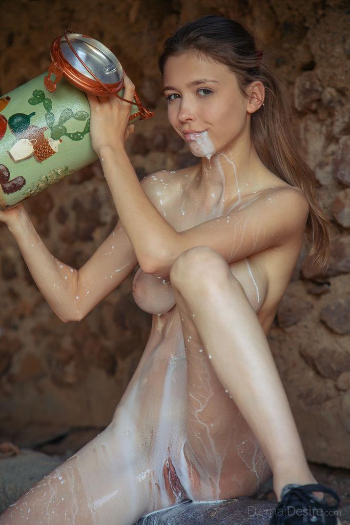 Mila in Eternal Desire set Bodymilk