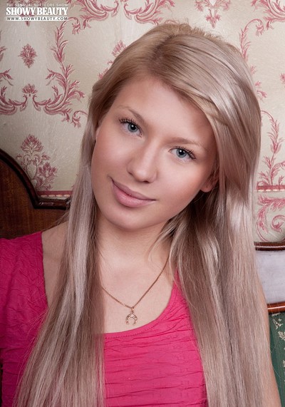 Leo in Blonde Girl from Showy Beauty