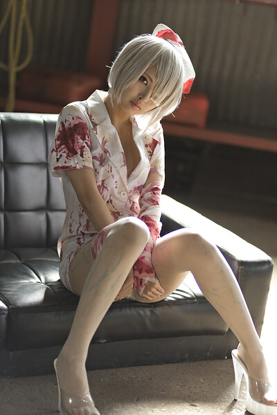 Perfectly Shaped Girl Usakichi sensually poses in Ribbon