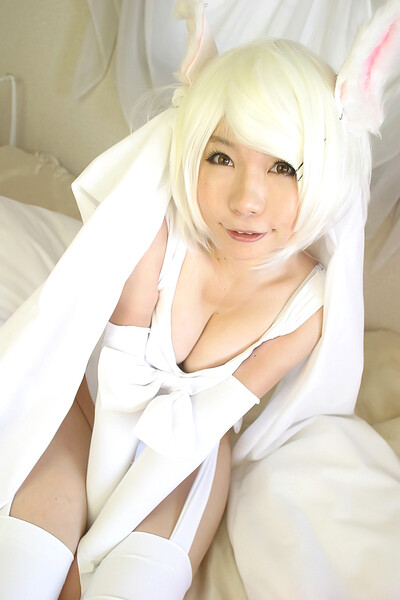 Tempting All Gravure Girl Higurashi Rin shows her attractive young body in White Bunny 1