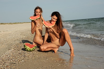 Lorian and Shelli in Presenting Lorian and Shelli from Metart