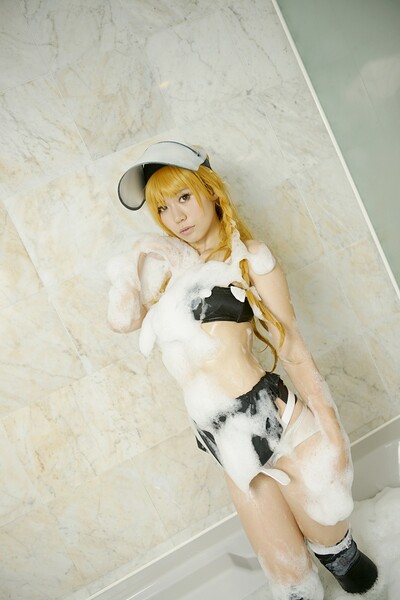 Flirty and playful angel Hozaki bares her gorgeous body in Touhou Gou Roku 3