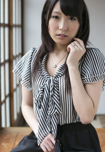 Chika Arimura in Shameful Heart from All Gravure