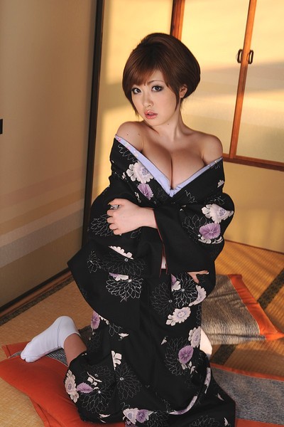 Rio Hamasaki in Pretty Black Kimono from All Gravure