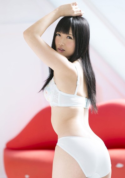 Oshimi Hibiki in Big Red Couch from All Gravure