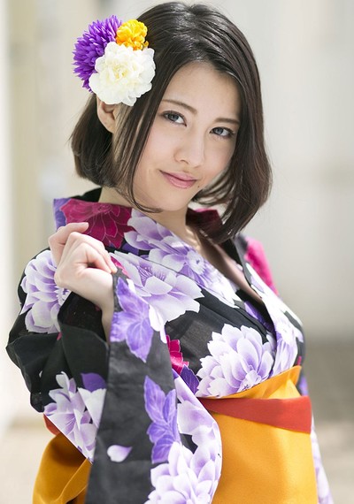 Matsuoka Chi Na in Flower Girl from All Gravure
