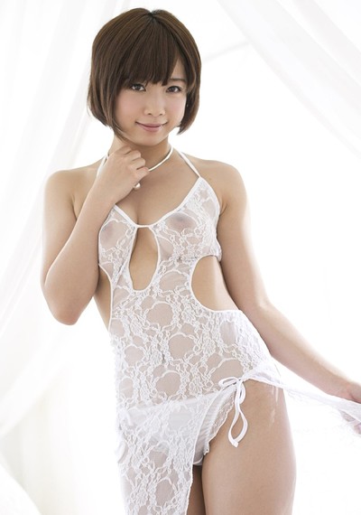 Makoto Sakura in Come On My Bed from All Gravure