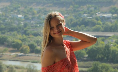 Linda in Smiling Girl from Teen Porn Storage
