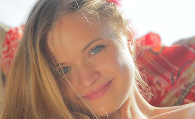 Linda in Smiling Girl from Teen Porn Storage