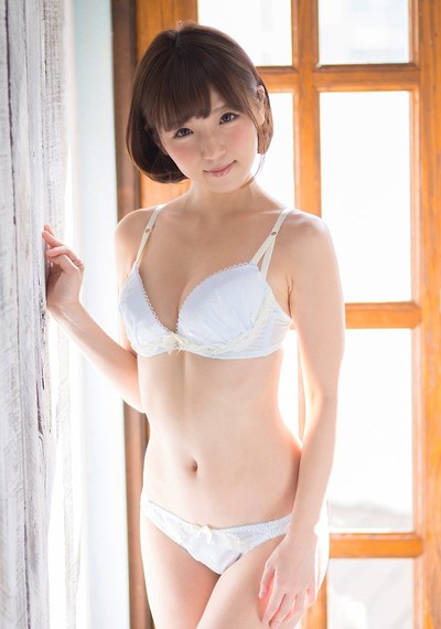 Kizuna Sakura in Panties Free from All Gravure