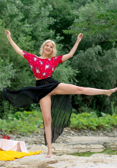 Cali in MPL Studios set Summer Picnic
