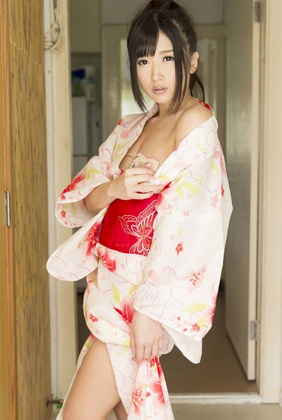 Hibiki Ohtsuki in Fathers Daughter from All Gravure