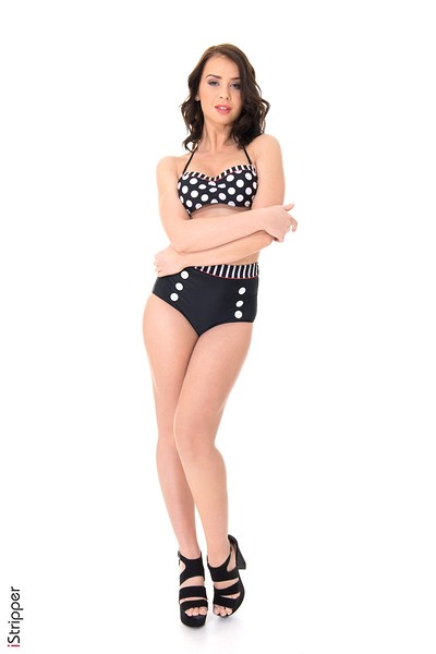 Sofia Ander in Retro Fit from 