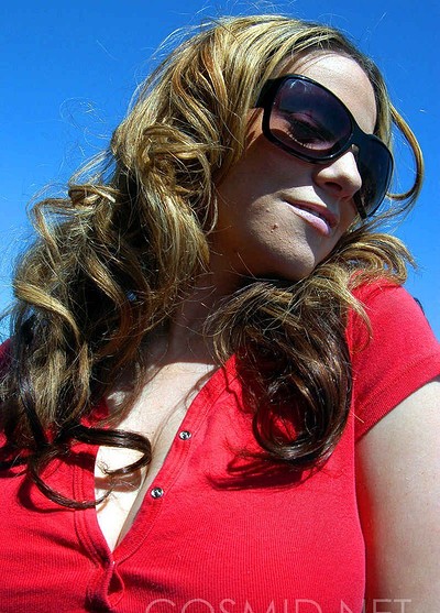 Lisa Davidson in First Shoot With Lisa from Cosmid