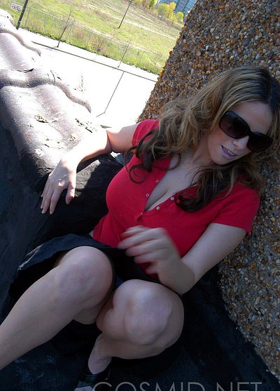 Lisa Davidson in First Shoot With Lisa from Cosmid