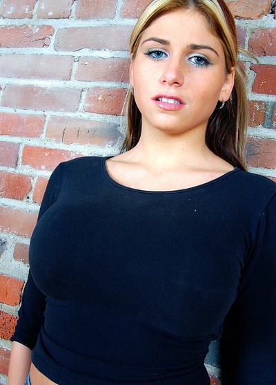 Tara in Hot Against The Bricks from Cosmid