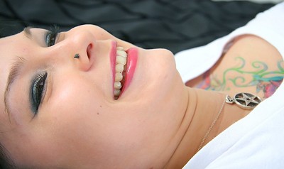 Jennique in First Bedroom Session from Cosmid