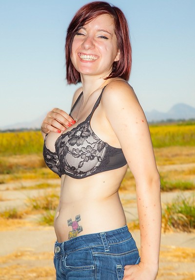 Chelsea Bell in Chelseas First Photo Set from Cosmid
