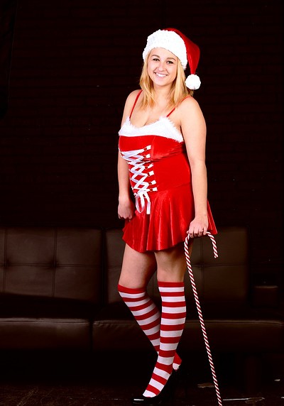Aria Skye in A Great Christmas Gift from Cosmid