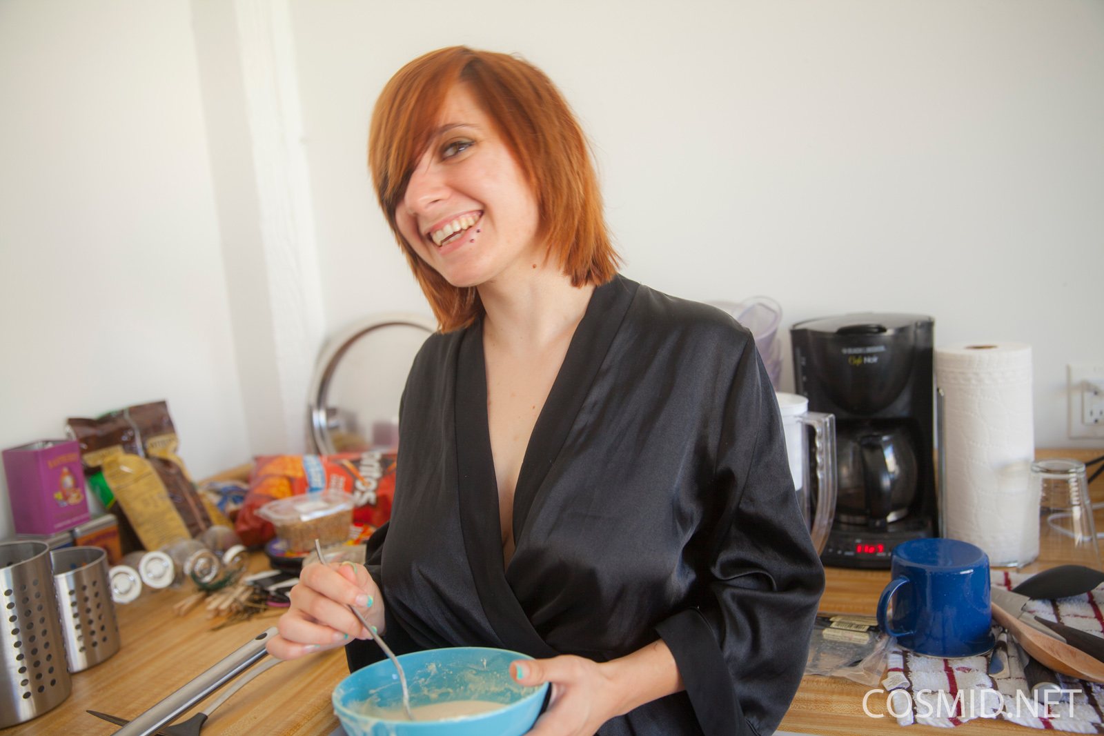 Chelsea Bell in Cosmid set Making Some Eggs-2936019