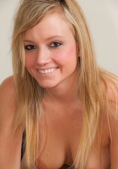 Samantha Smith in Sam Smiths First Set from Cosmid
