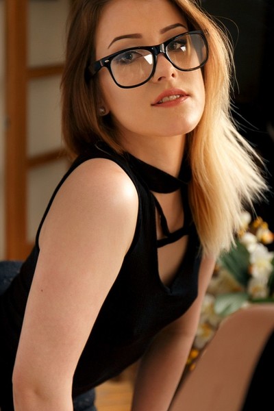 Amanda in Glamour from Domingo View