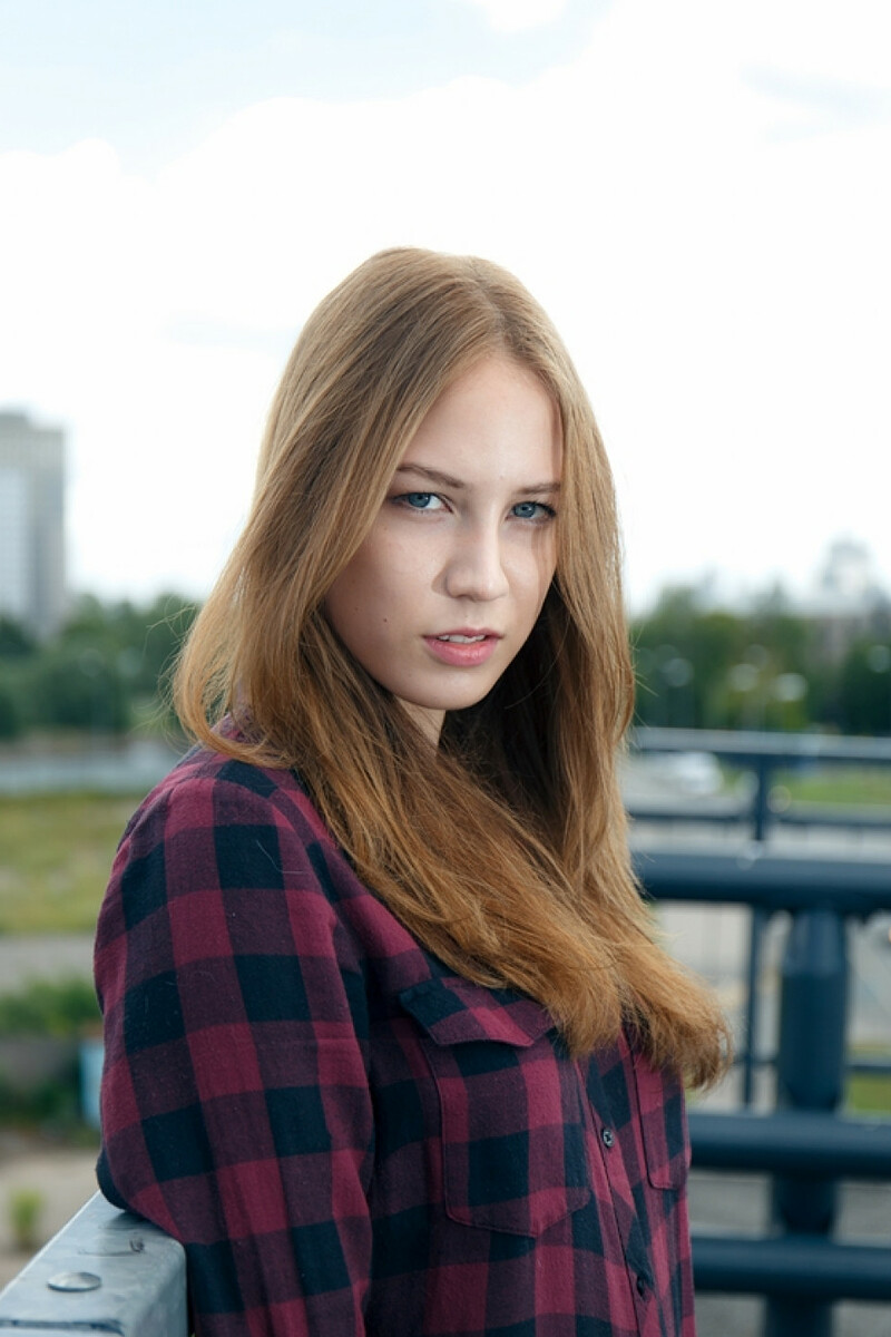 Ginger blue eyed Princess flaunts her pale body on the bridge