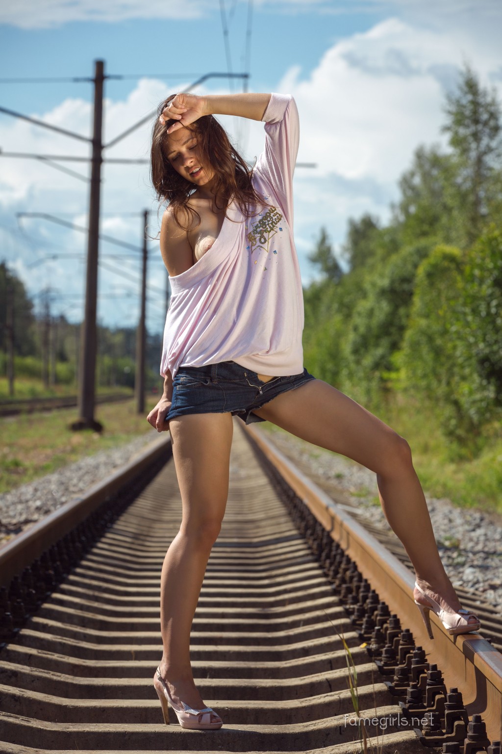 Audrey Nude in Naked On The Railway - Free Fame Girls Picture Gallery at  Elite Babes