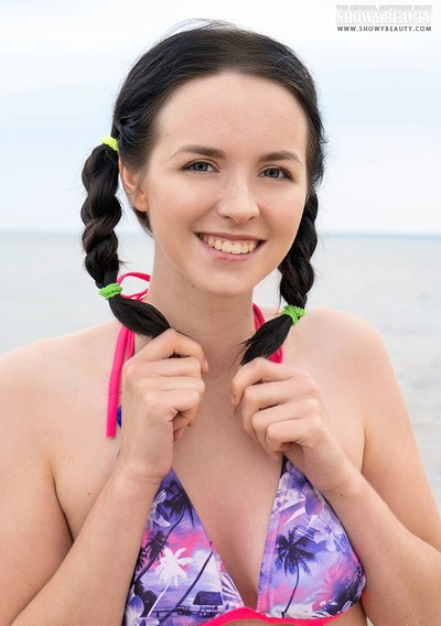Stacy in Showy Beauty set Milky Day