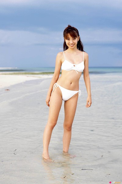 Azusa Yamamoto in Azuzaiku from All Gravure