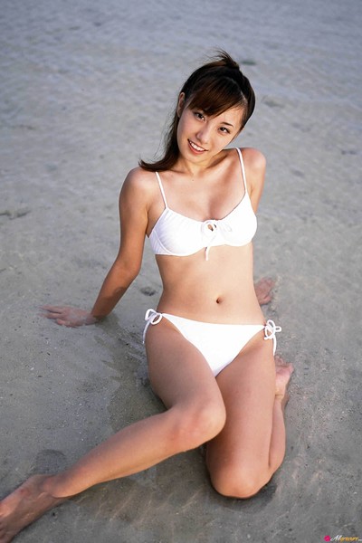 Azusa Yamamoto in Azuzaiku from All Gravure