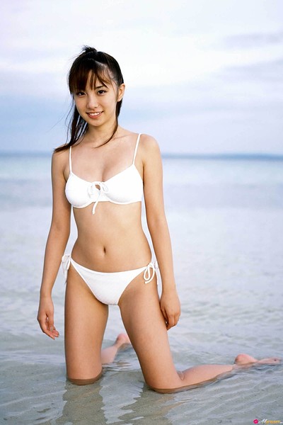Azusa Yamamoto in Azuzaiku from All Gravure
