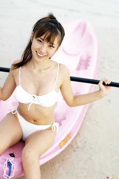 All natural vixen Azusa Yamamoto bares her gorgeous body in Azuzaiku