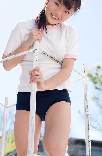 Niina Aizawa in I Cant Wait from All Gravure