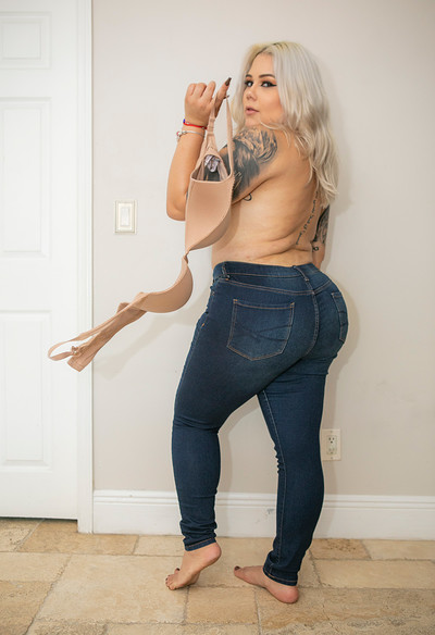 Blondie Franklin in Blondies Tight Jeans from Cosmid