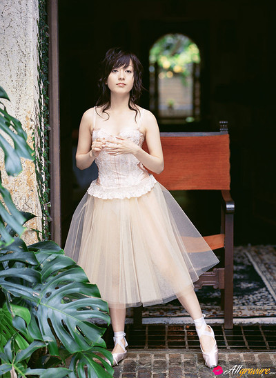 Nozomi Ando in Un Deux Troi from All Gravure