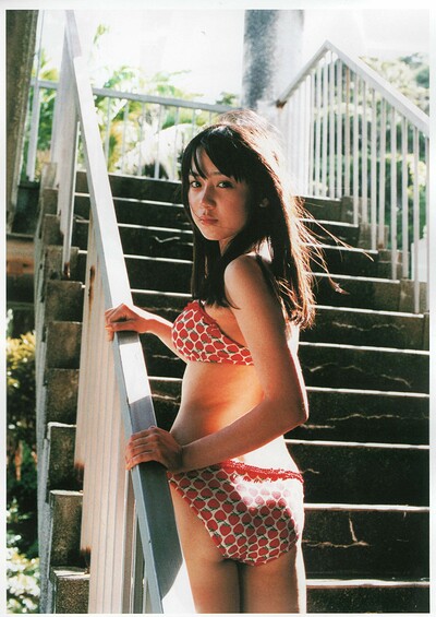 Bloomed charmer Makoto Okunaka naked in Bikini Pool Date