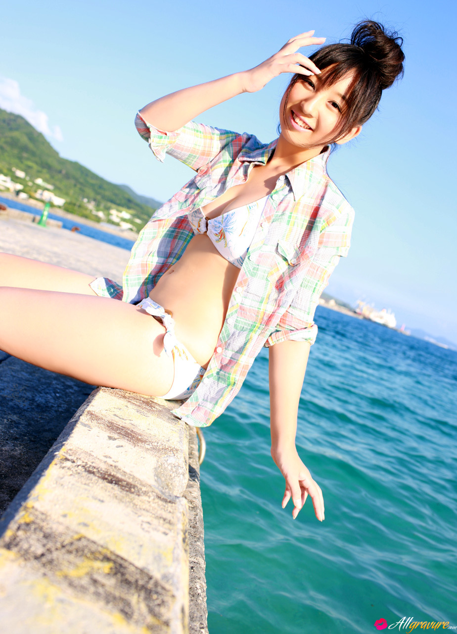 Riho Lida in All Gravure set The Girl Change