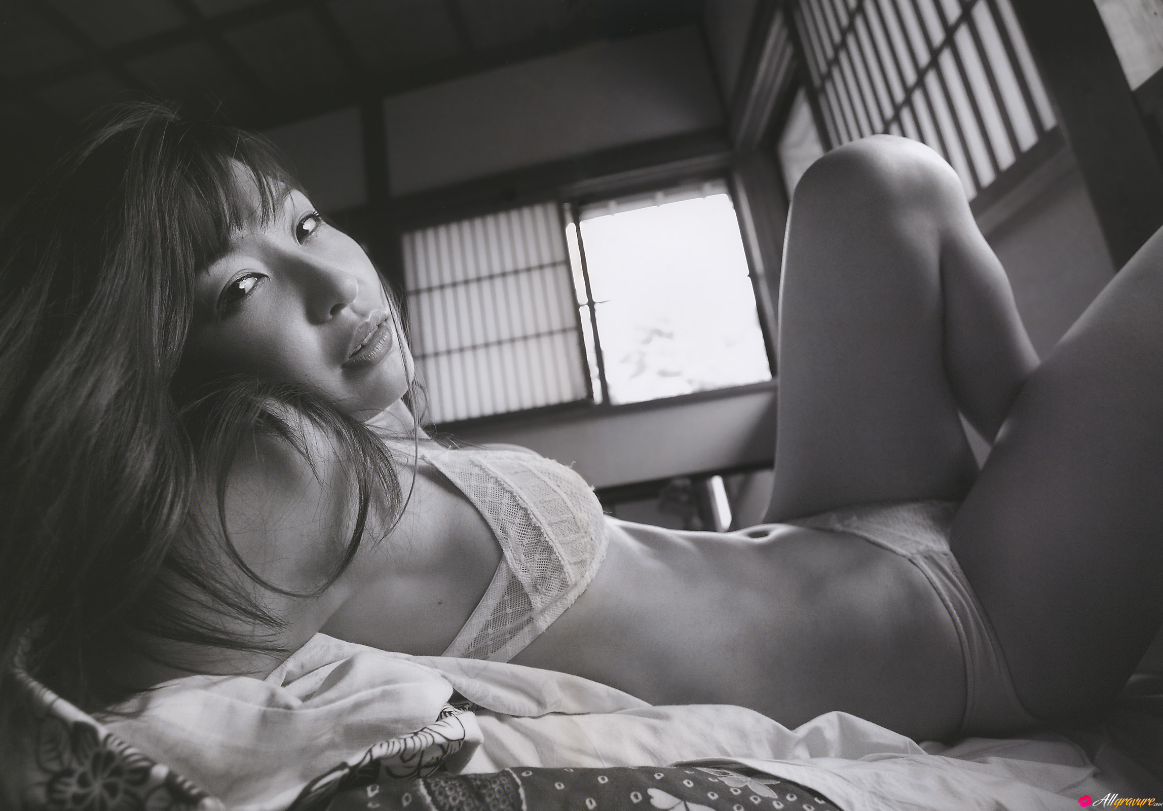 Mayumi Ono in All Gravure set Naisho