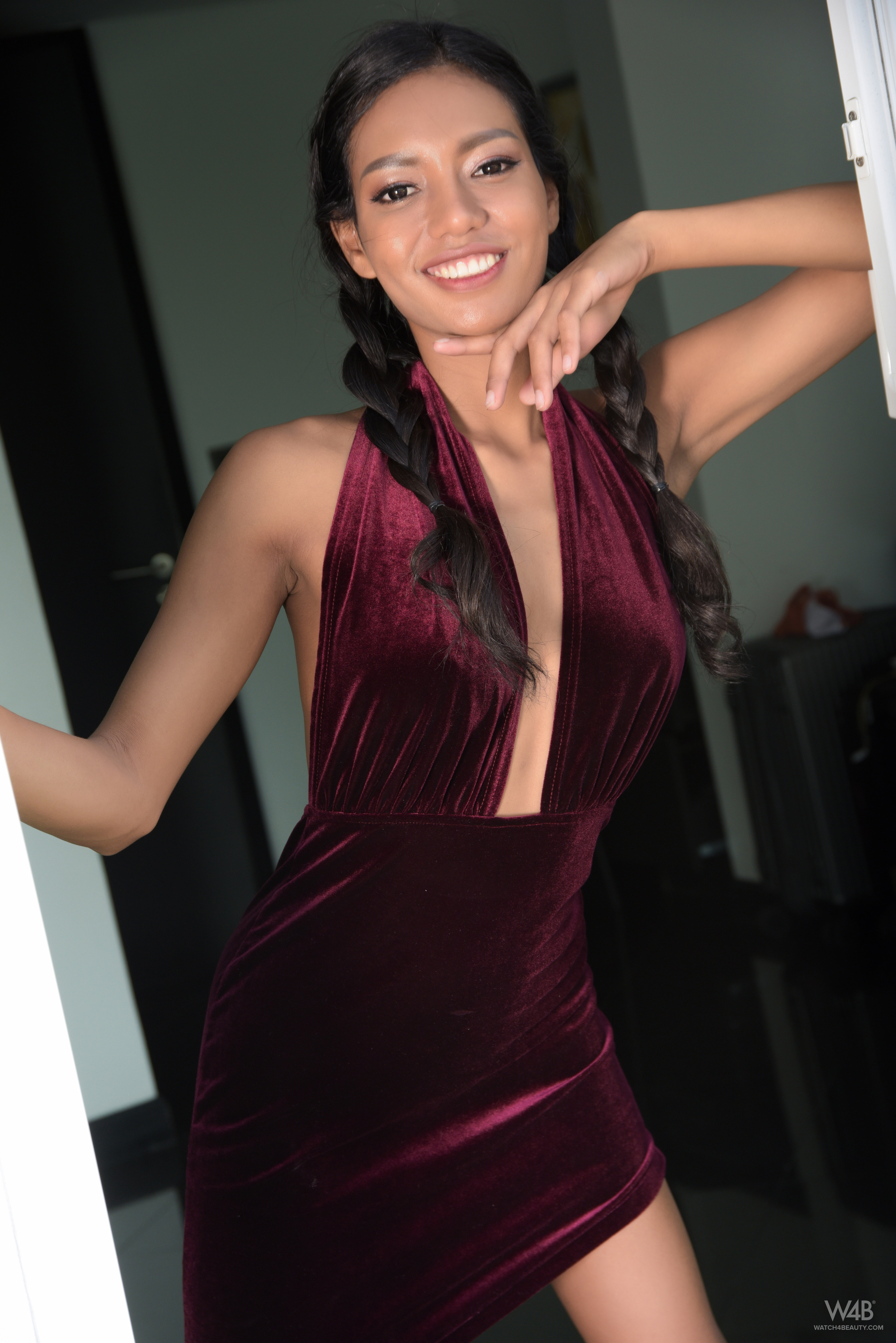 Chloe in Watch 4 Beauty set Come Try It
