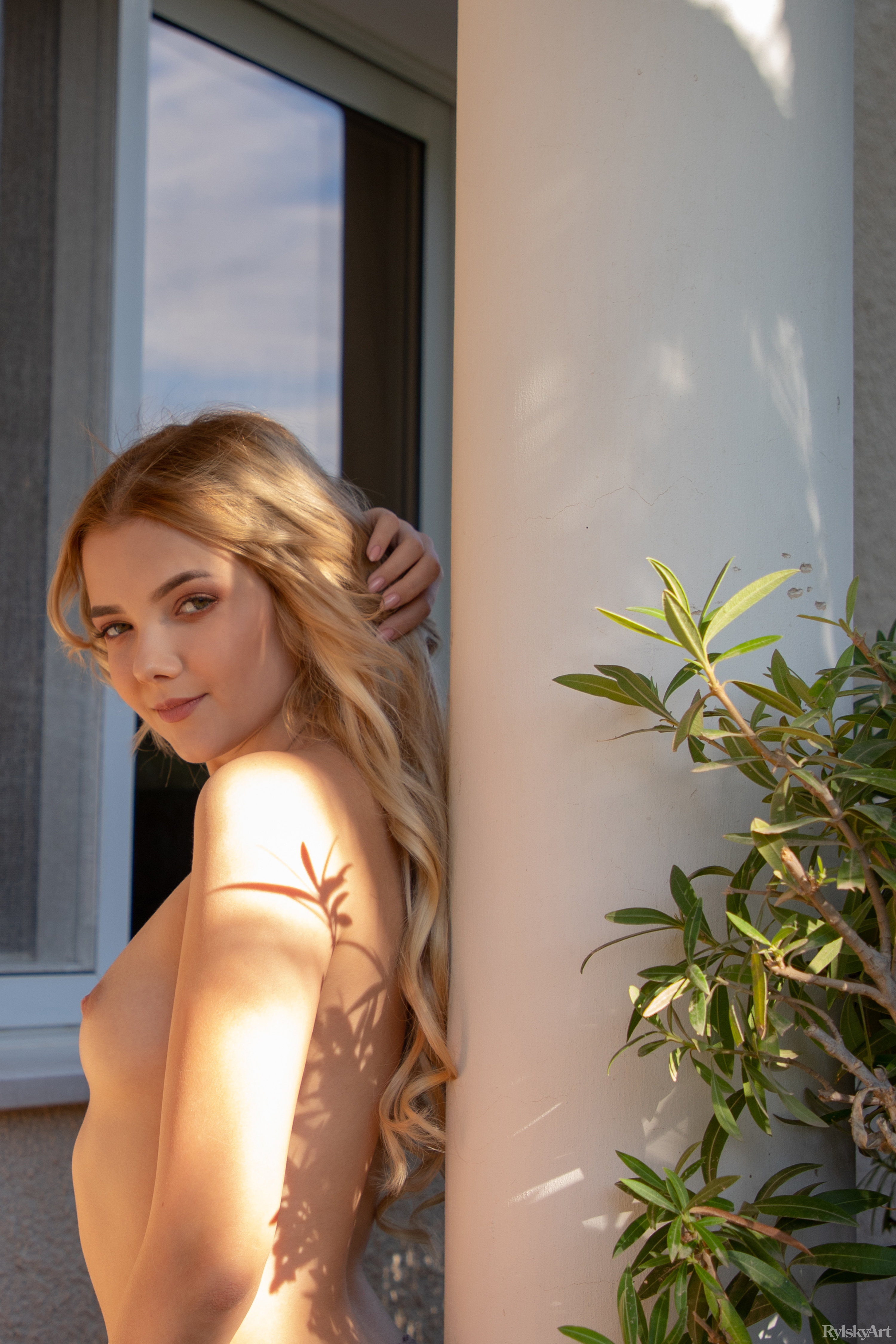 Chanel Fenn in Rylsky Art set Coralice