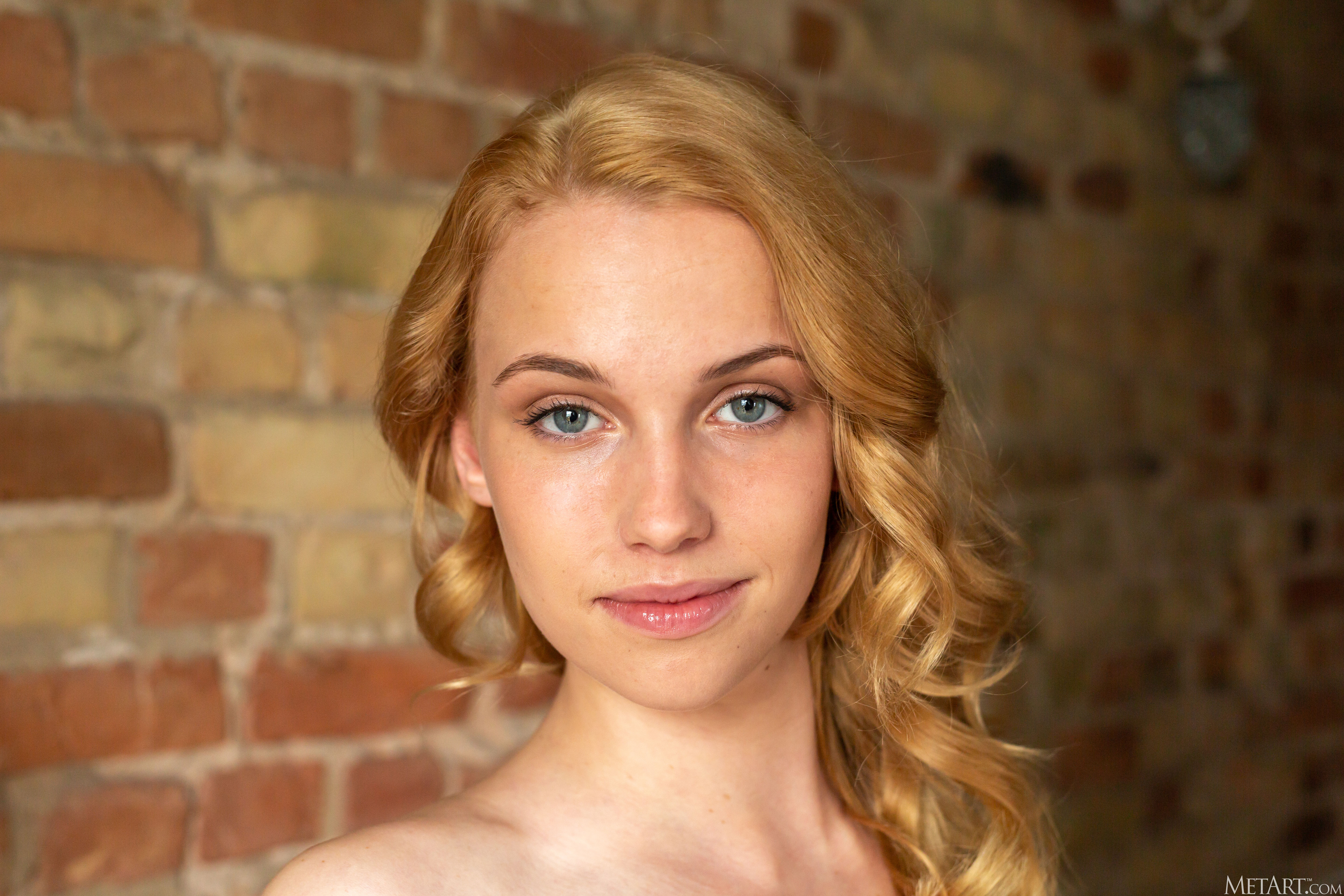 Lana Blue in Metart set Vintage Gold
