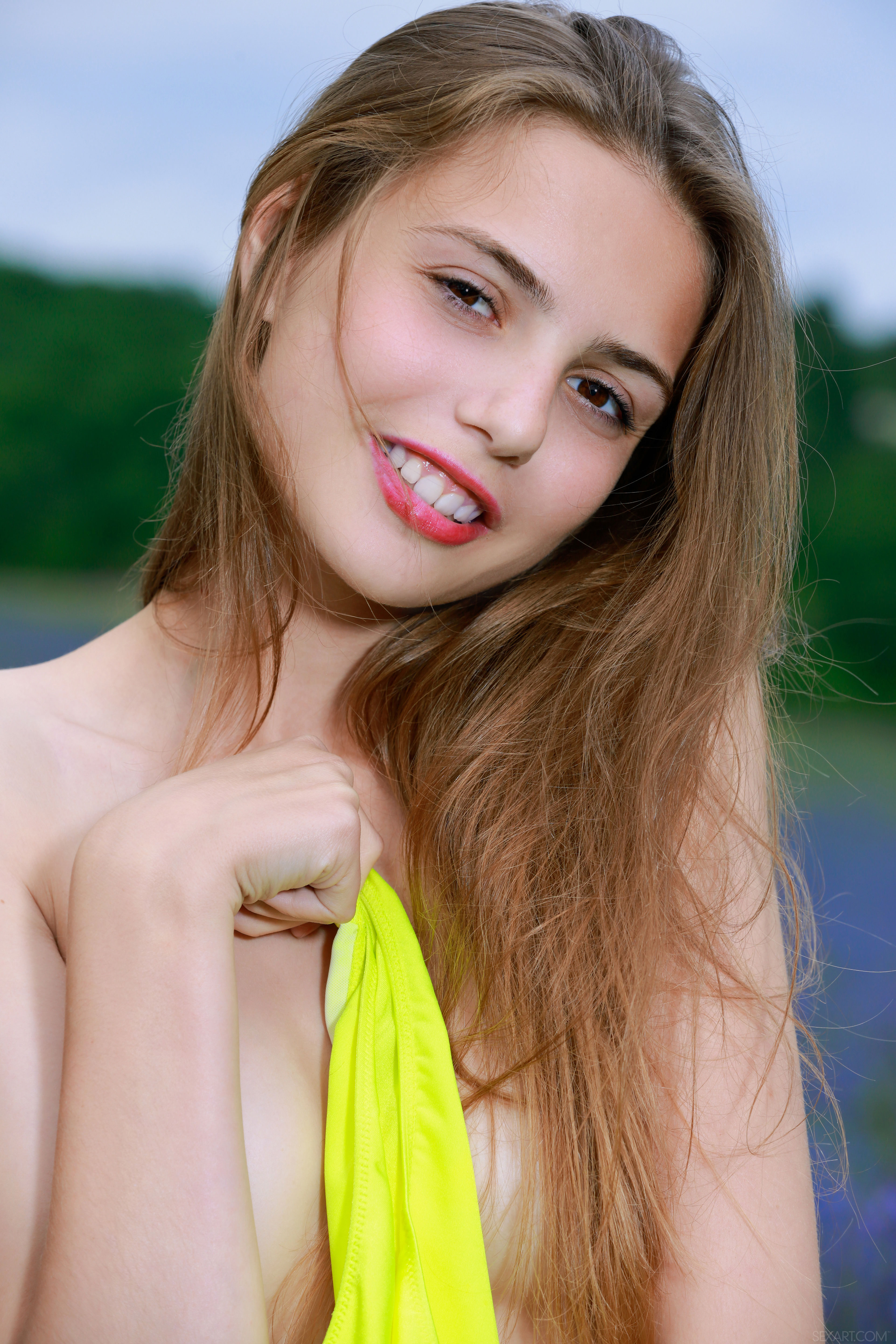 Elle Tan in Sex Art set Field of Dreams